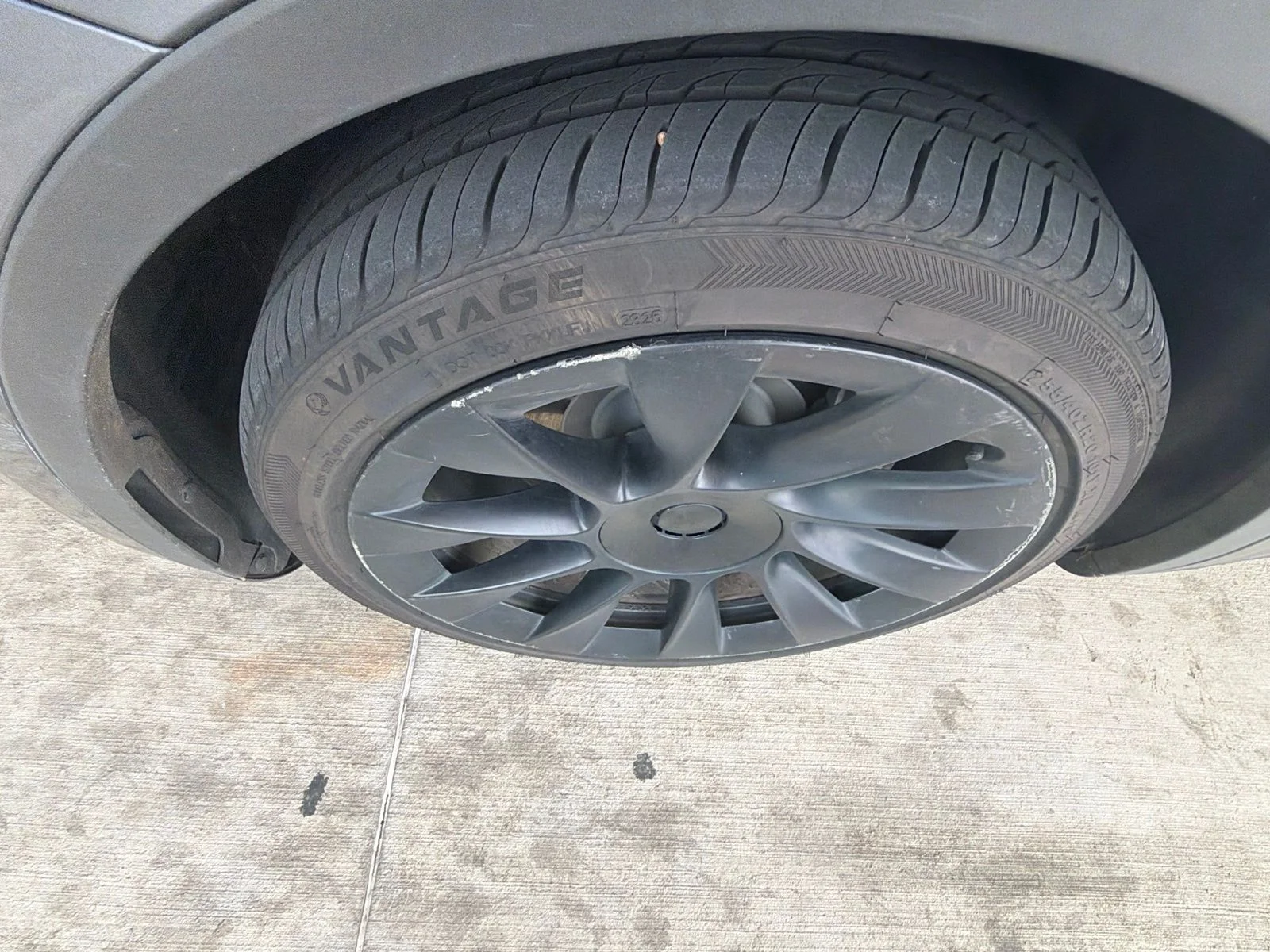 Used 2023  Tesla Long Range image 2