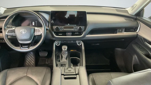 Used 2024  Toyota Limited image 9