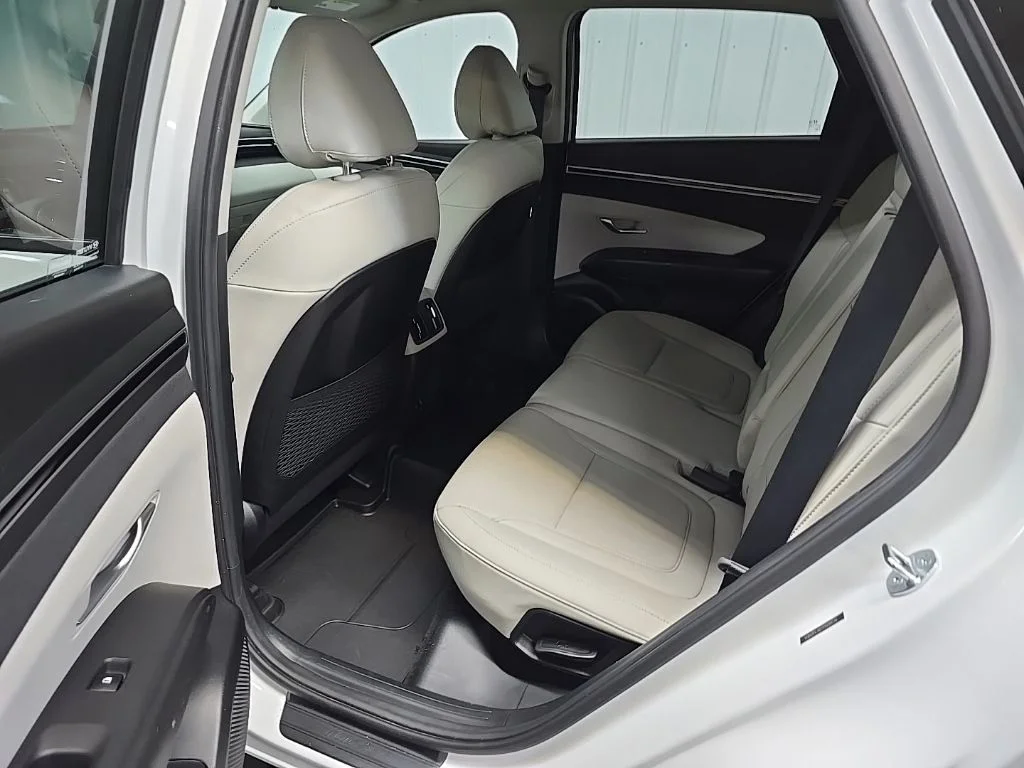 Used 2023 White Pearl Hyundai SEL image 33