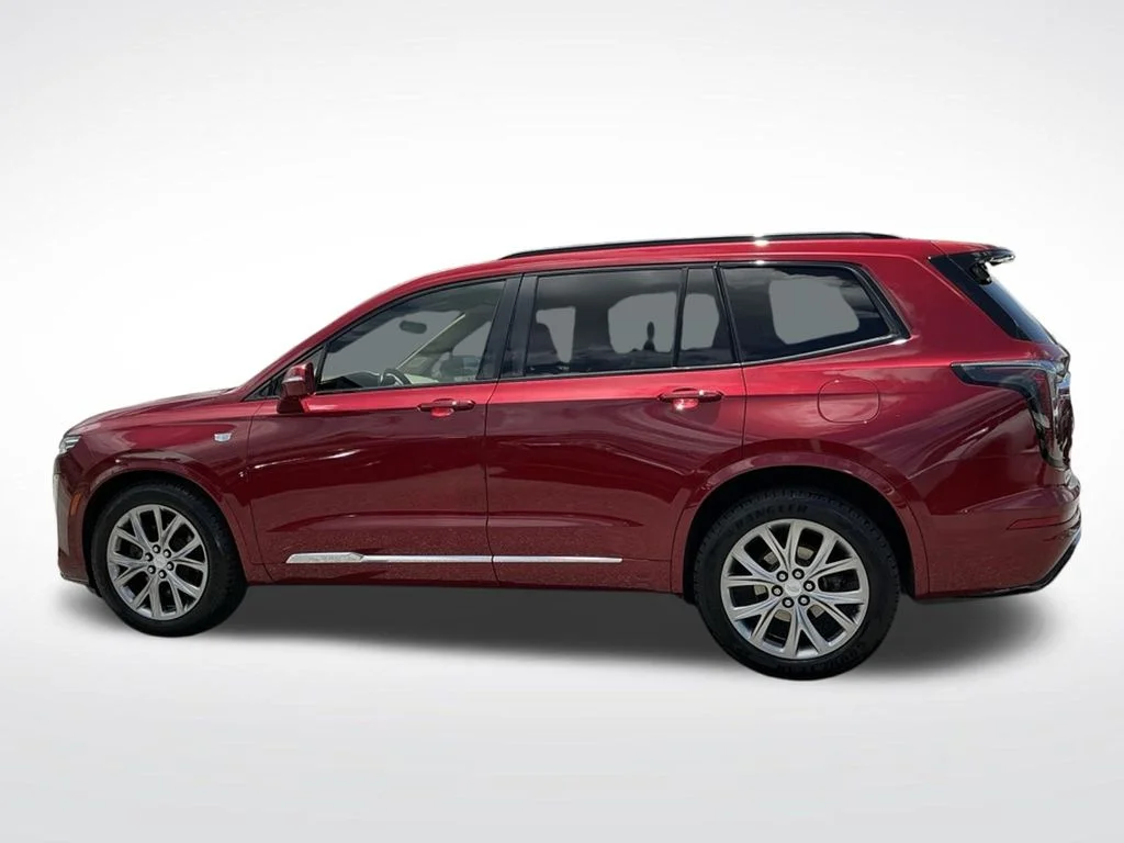 Used 2020 Red Cadillac Sport image 4