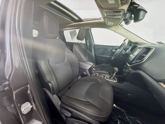 Used 2016 Gray Jeep Latitude image 26