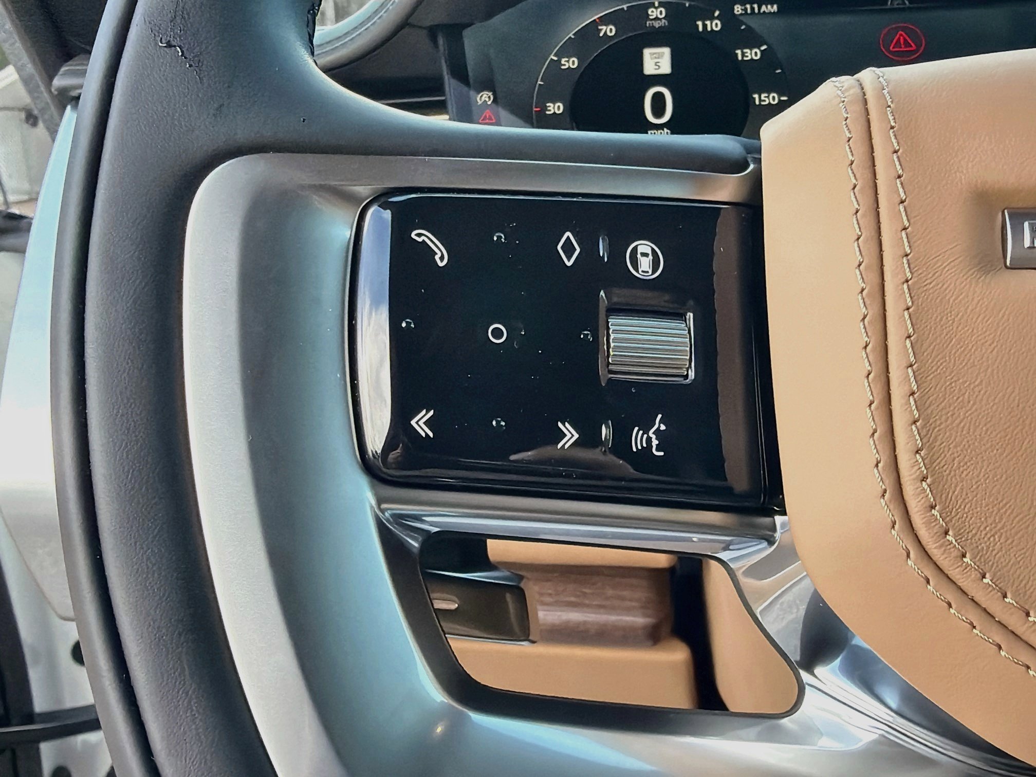 New 2027 Ostuni Pearl White LAND ROVER SE image 38