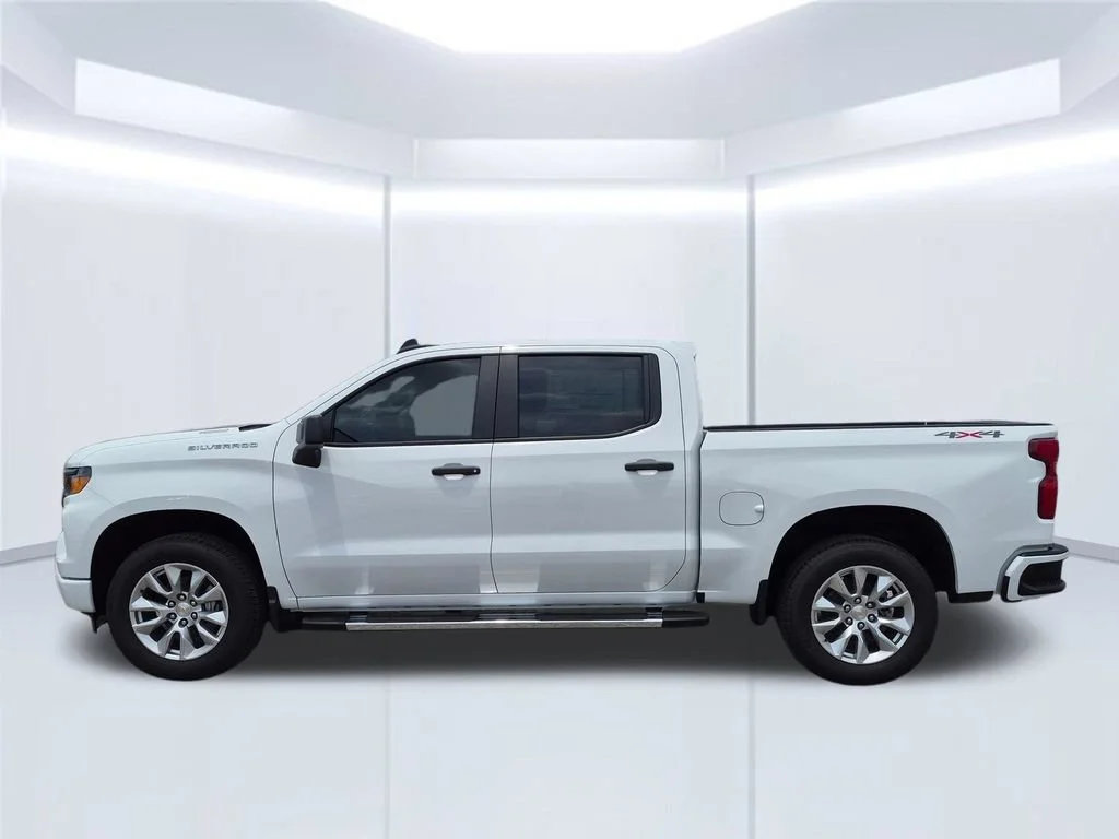 New 2026 Summit White Chevrolet Custom image 2