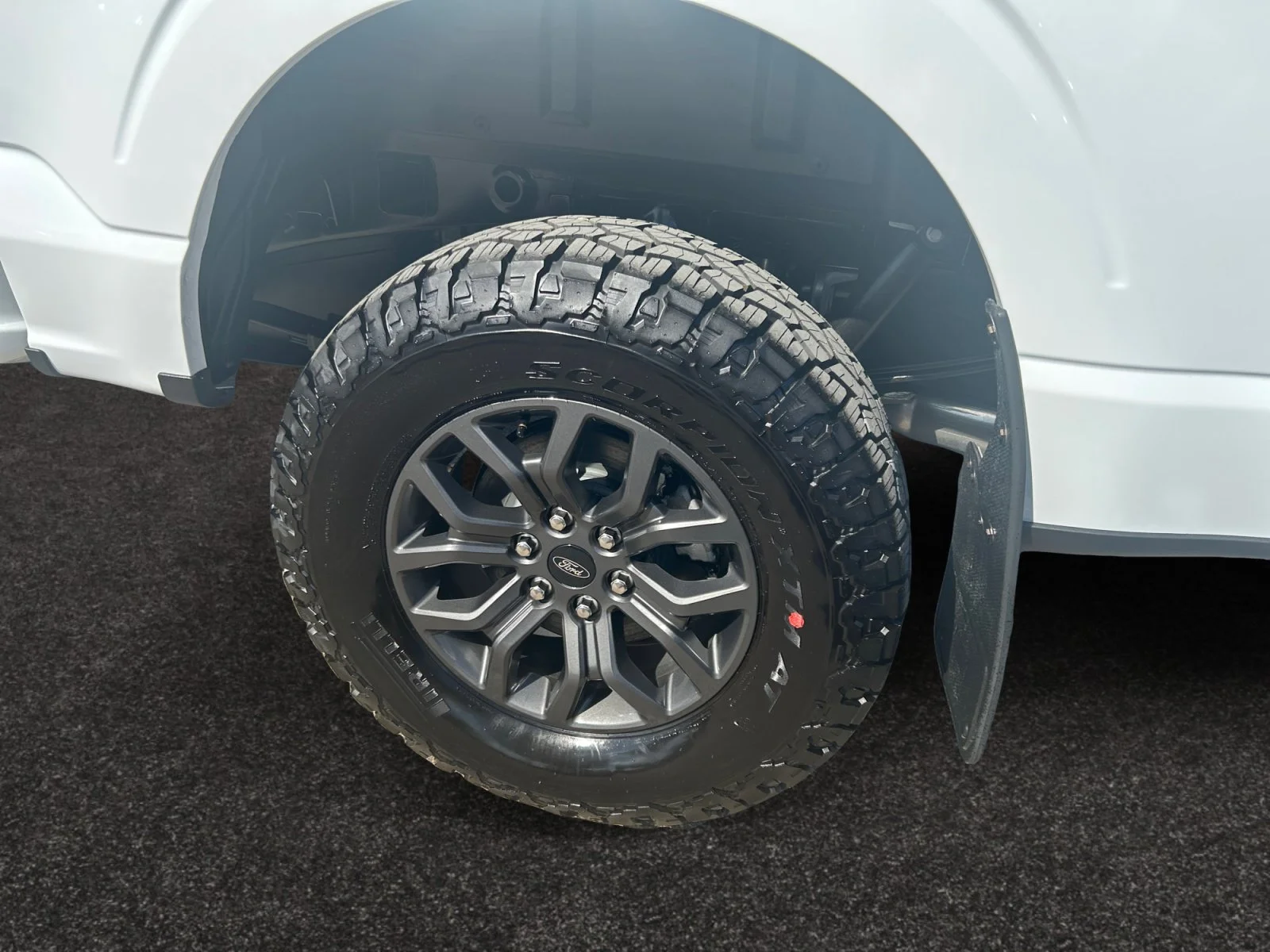 New 2026 Oxford White Ford Tremor image 9