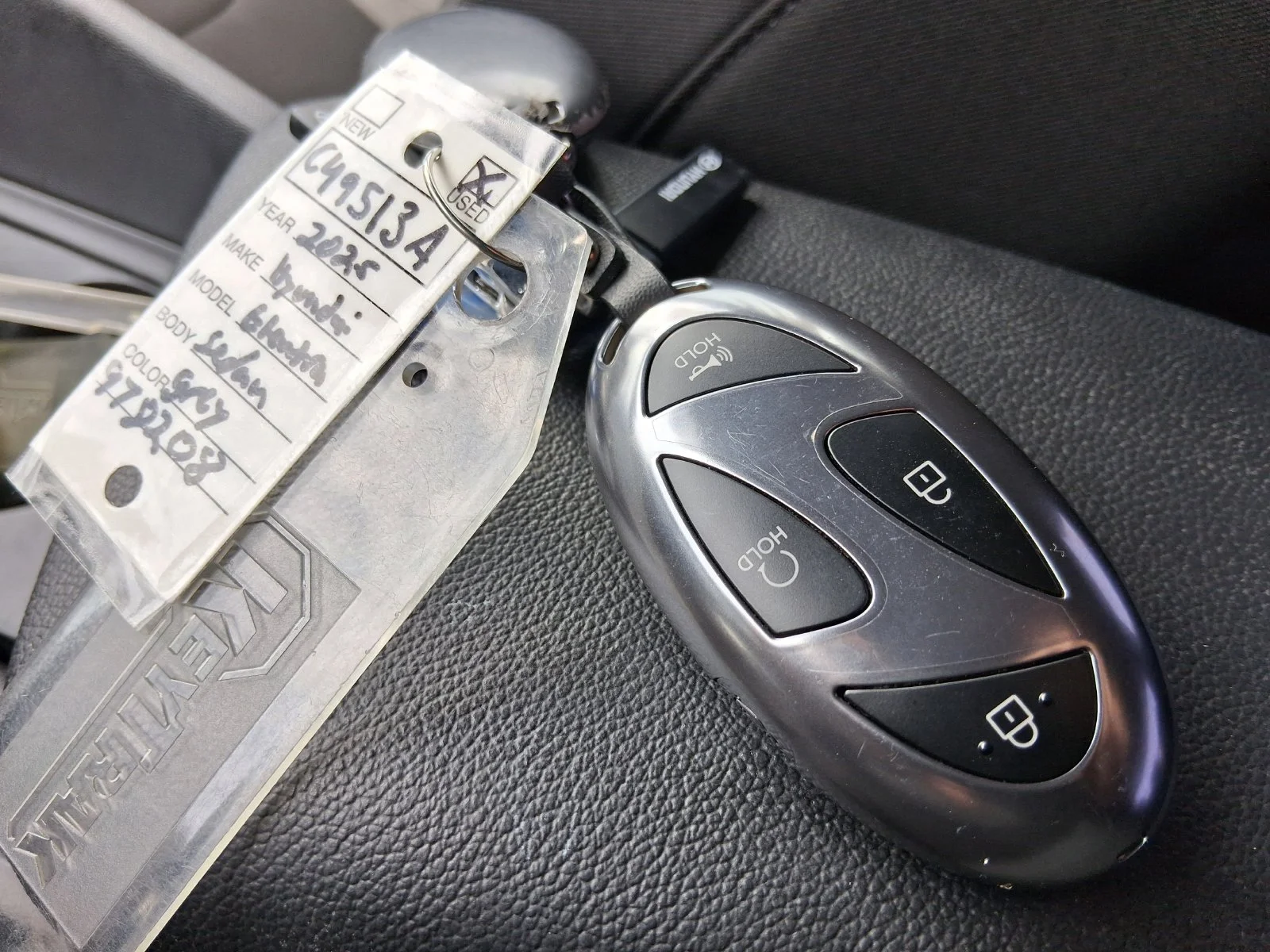 Used 2025 Gray Hyundai SEL Sport image 21