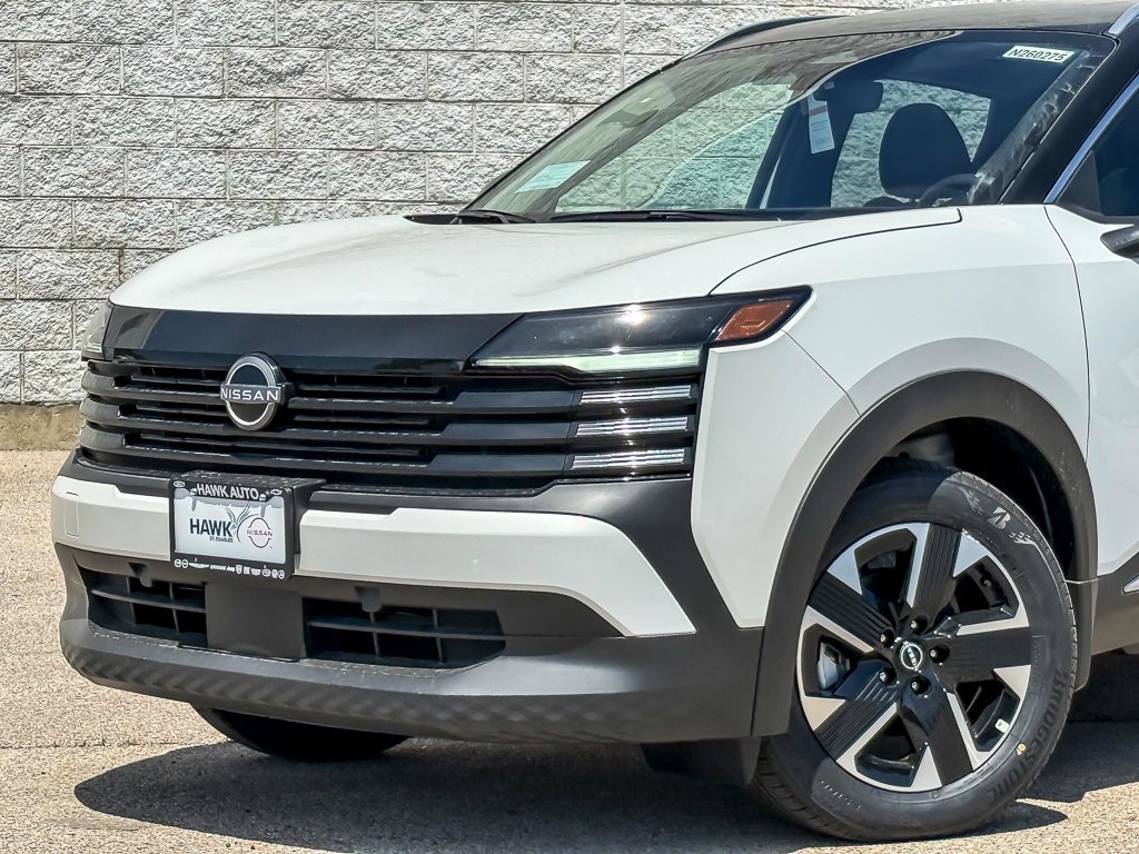 New 2026 Aspen White Tricoat/Super Black Nissan SV image 2