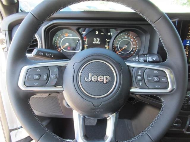 New 2026 Bright White Clear-Coat Exterior Paint Jeep Sahara image 18