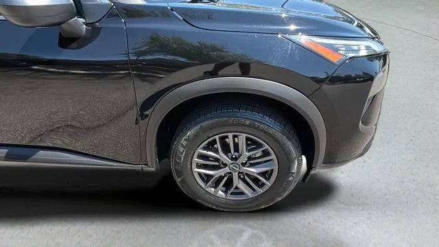 Used 2024  Nissan S image 33