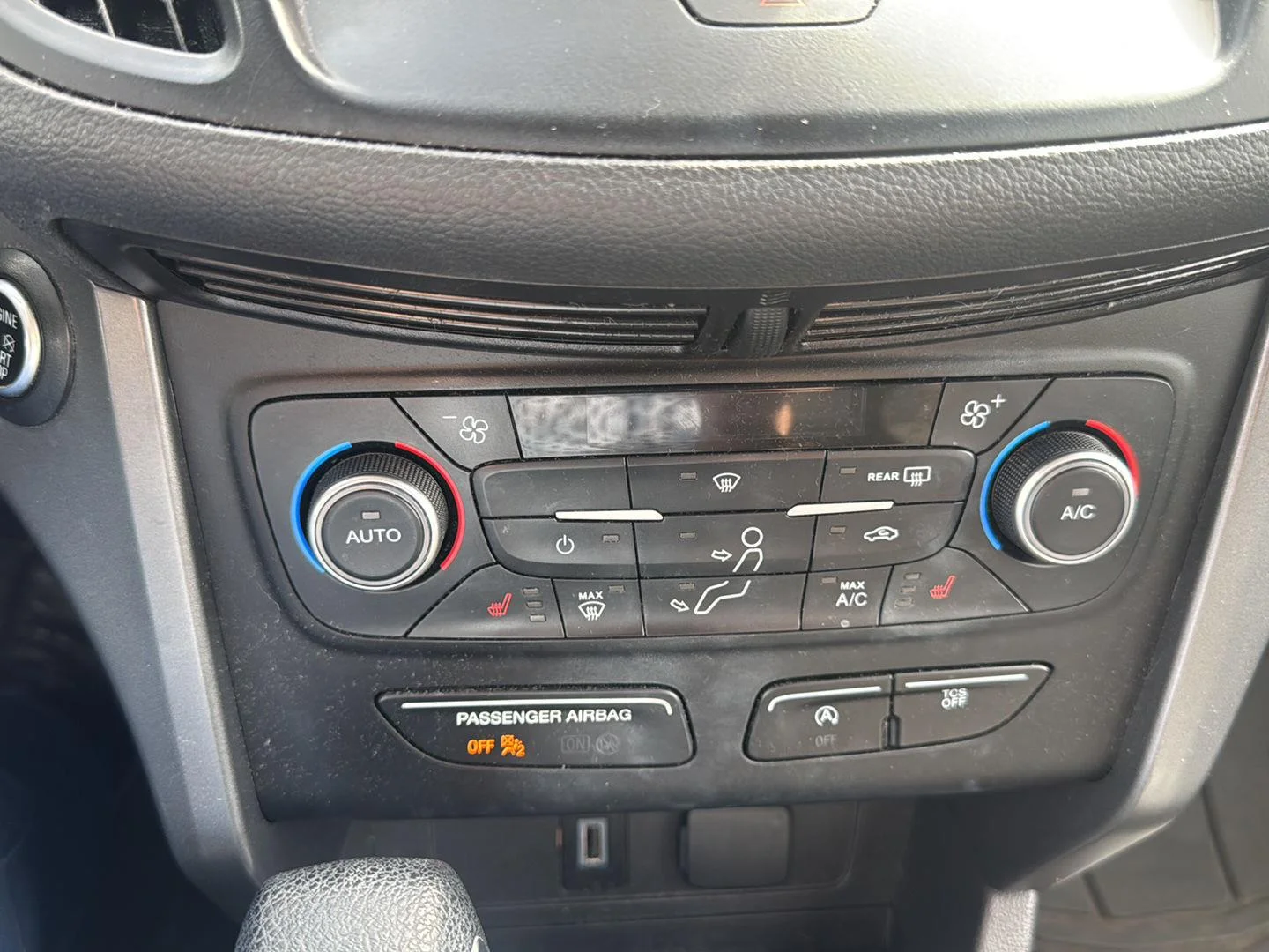 Used 2019 Oxford White Ford SE image 18
