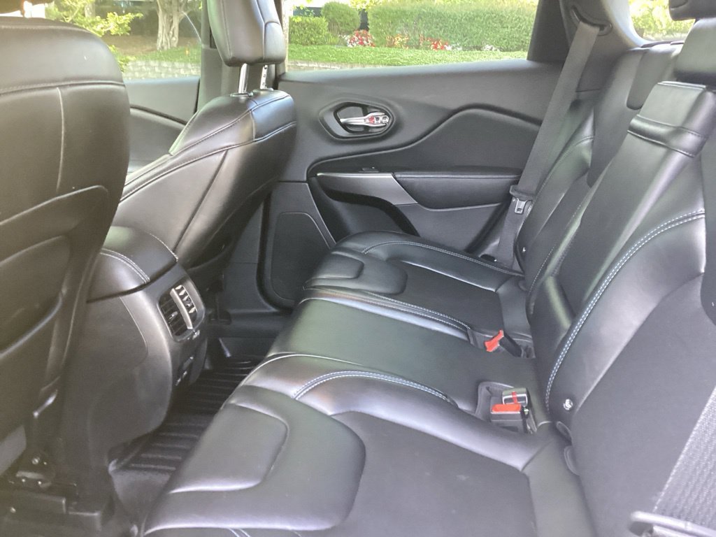 Used 2019 White Jeep Latitude Plus image 4
