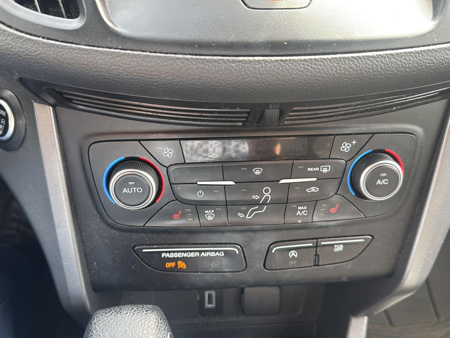Used 2019 Oxford White Ford SE image 18