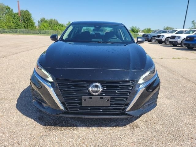 Used 2024 Super Black Nissan 2.5 SV image 18