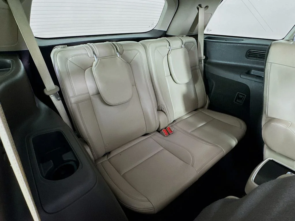 Used 2020 White Metallic Lincoln Grand Touring image 37