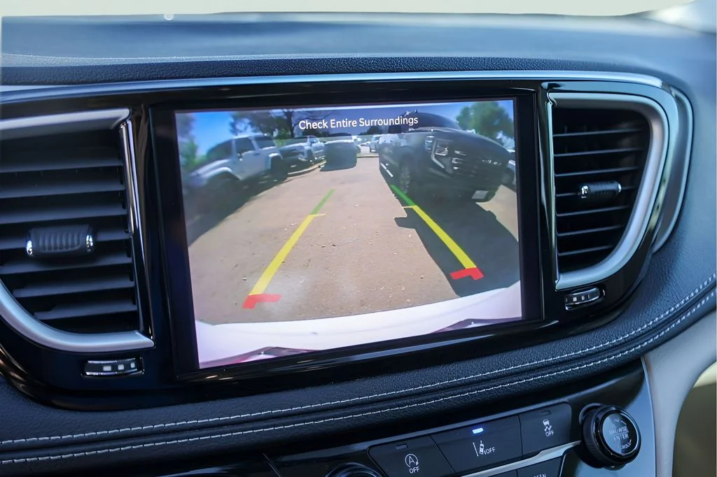 Used 2022 White Chrysler Touring L image 20
