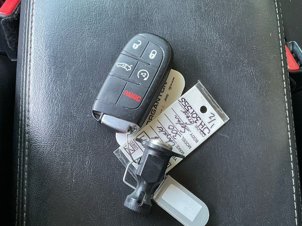 Used 2018 Gray Chrysler Limited image 39