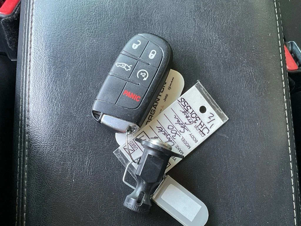 Used 2018 Gray Chrysler Limited image 39