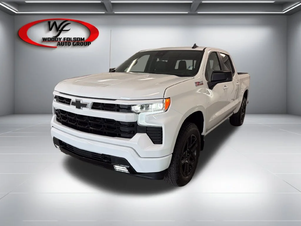 New 2026 Summit White Chevrolet RST image 3