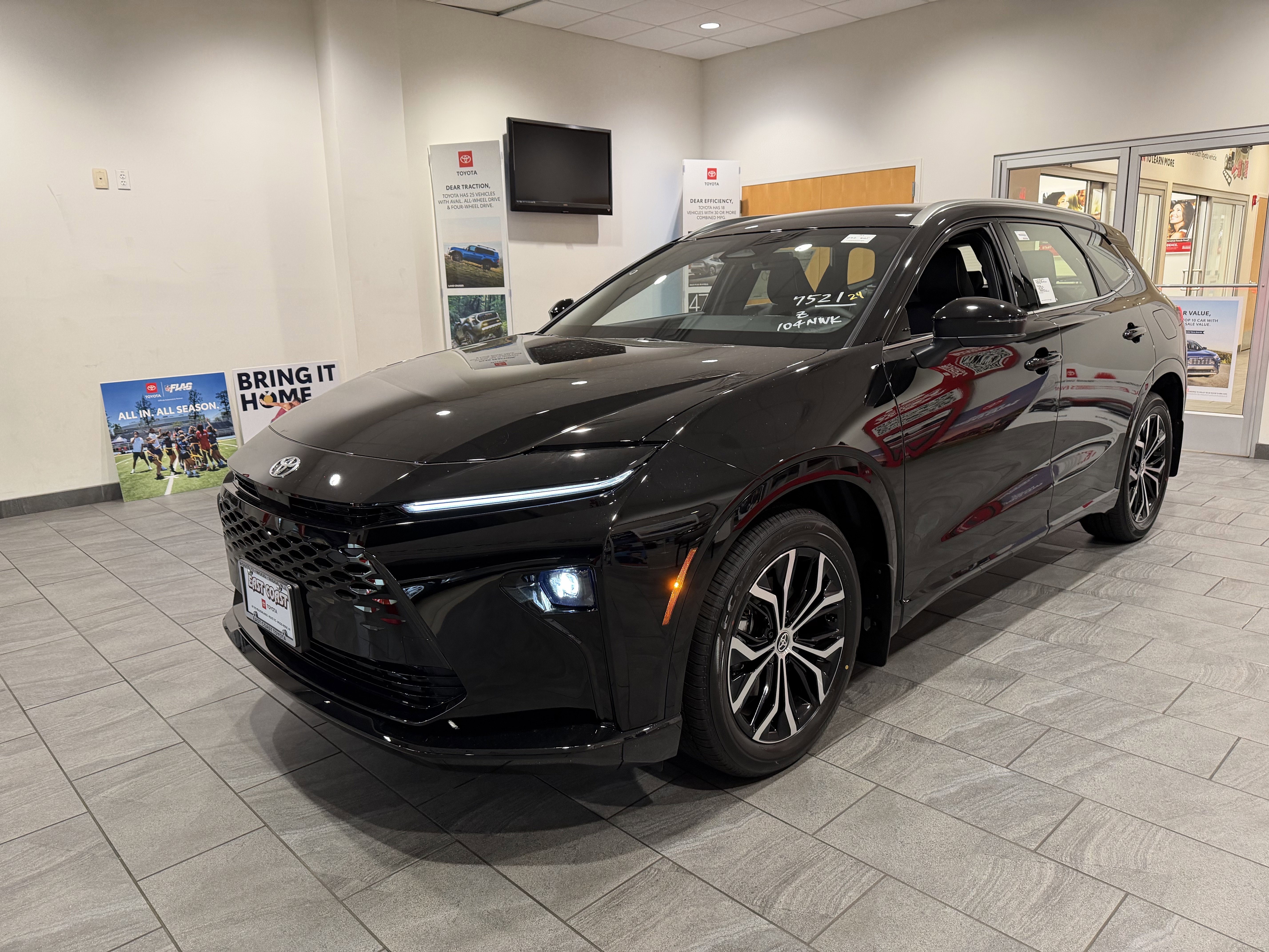 2025 Toyota Crown Signia XLE - Photo 53