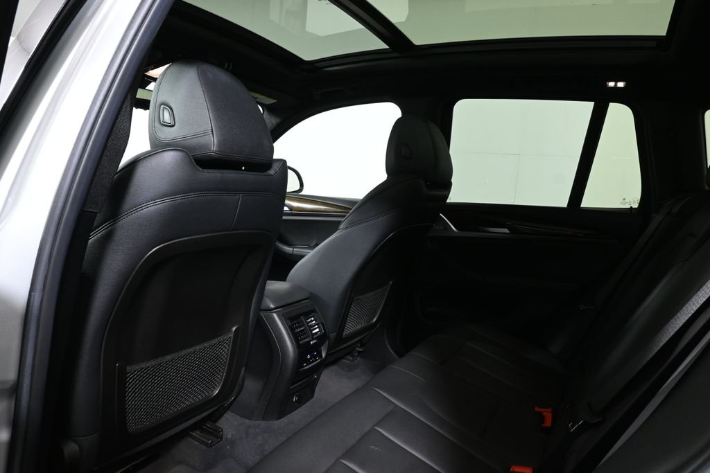 Used 2018 Silver BMW xDrive30i image 7