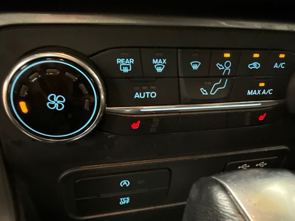 Used 2019 Gray Ford SE image 31