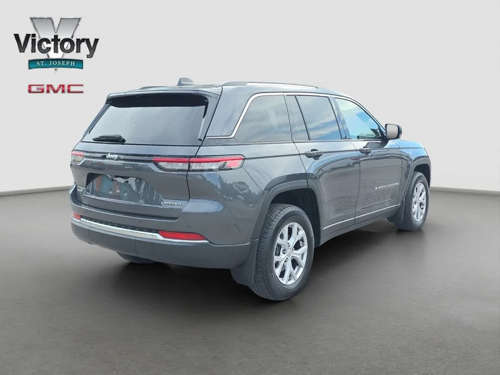 Used 2022 Gray Jeep Limited 4x4 image 19