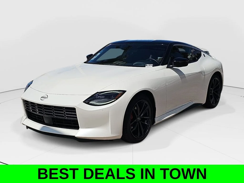 Used 2025 White Nissan Performance image 7