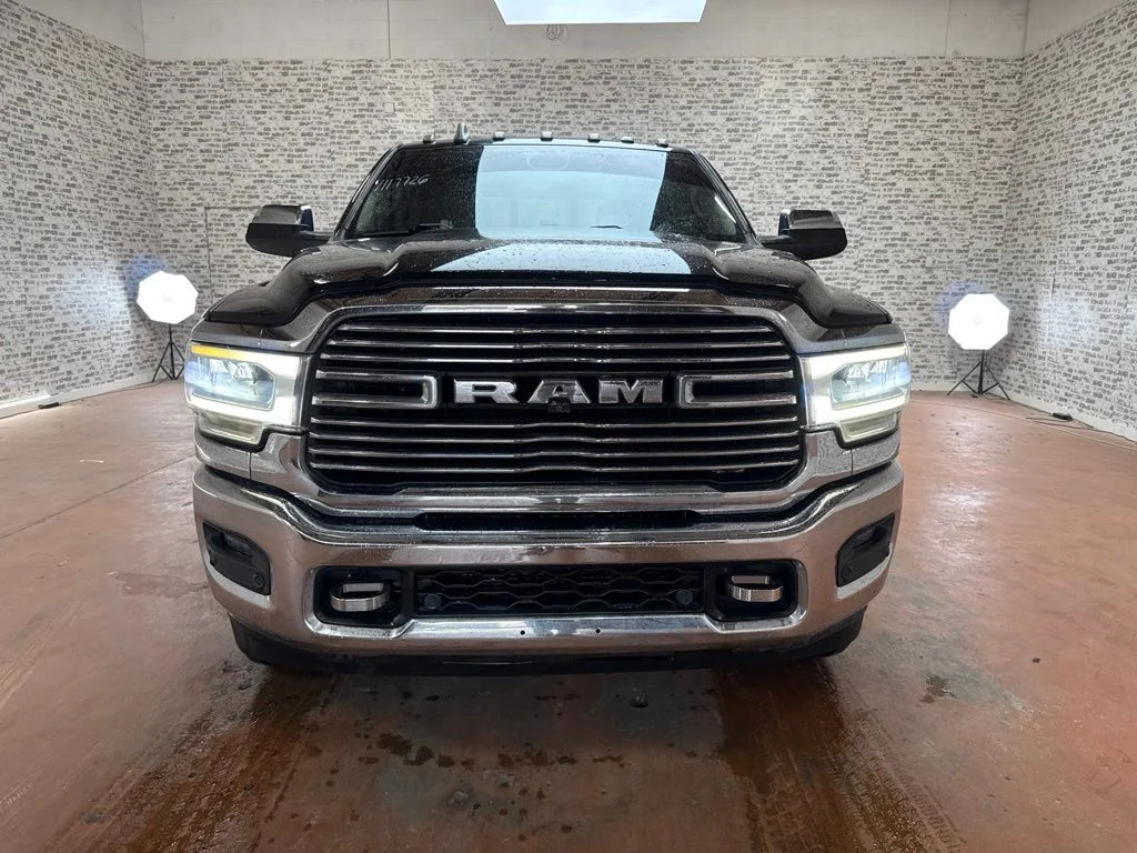 Used 2020 Diamond Black Crystal Pearlcoat Ram Laramie image 2