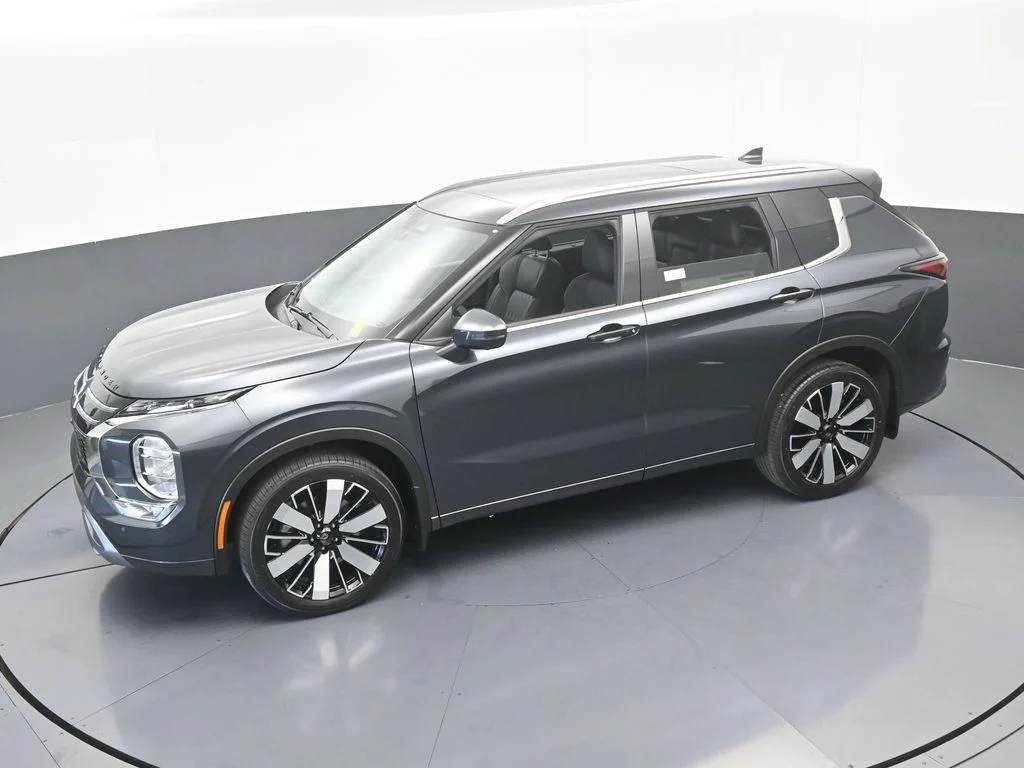 New 2026 Gray Mitsubishi SEL image 47