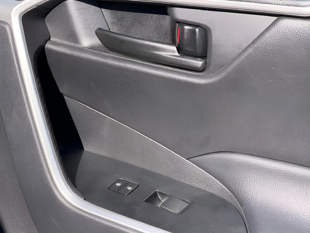 2024 Toyota RAV4 LE - Photo 34