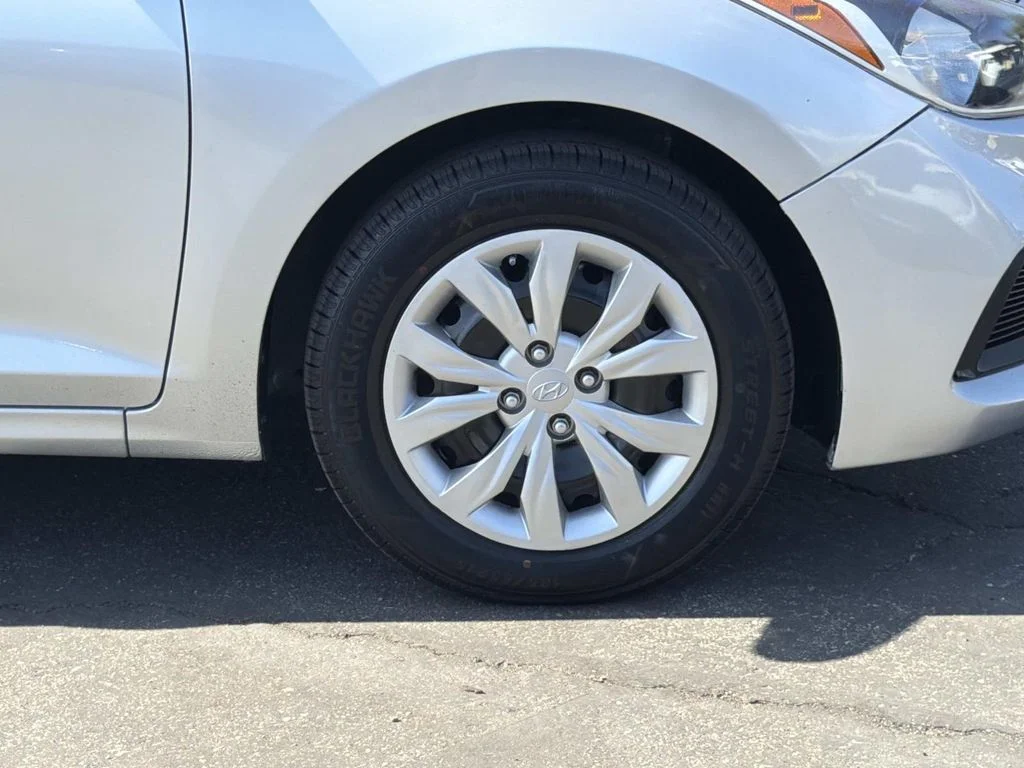 Used 2020 Olympus Silver Hyundai SE image 30