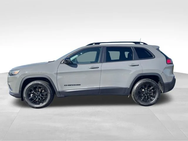 Used 2023 Gray Jeep Altitude Lux 4x4 image 2