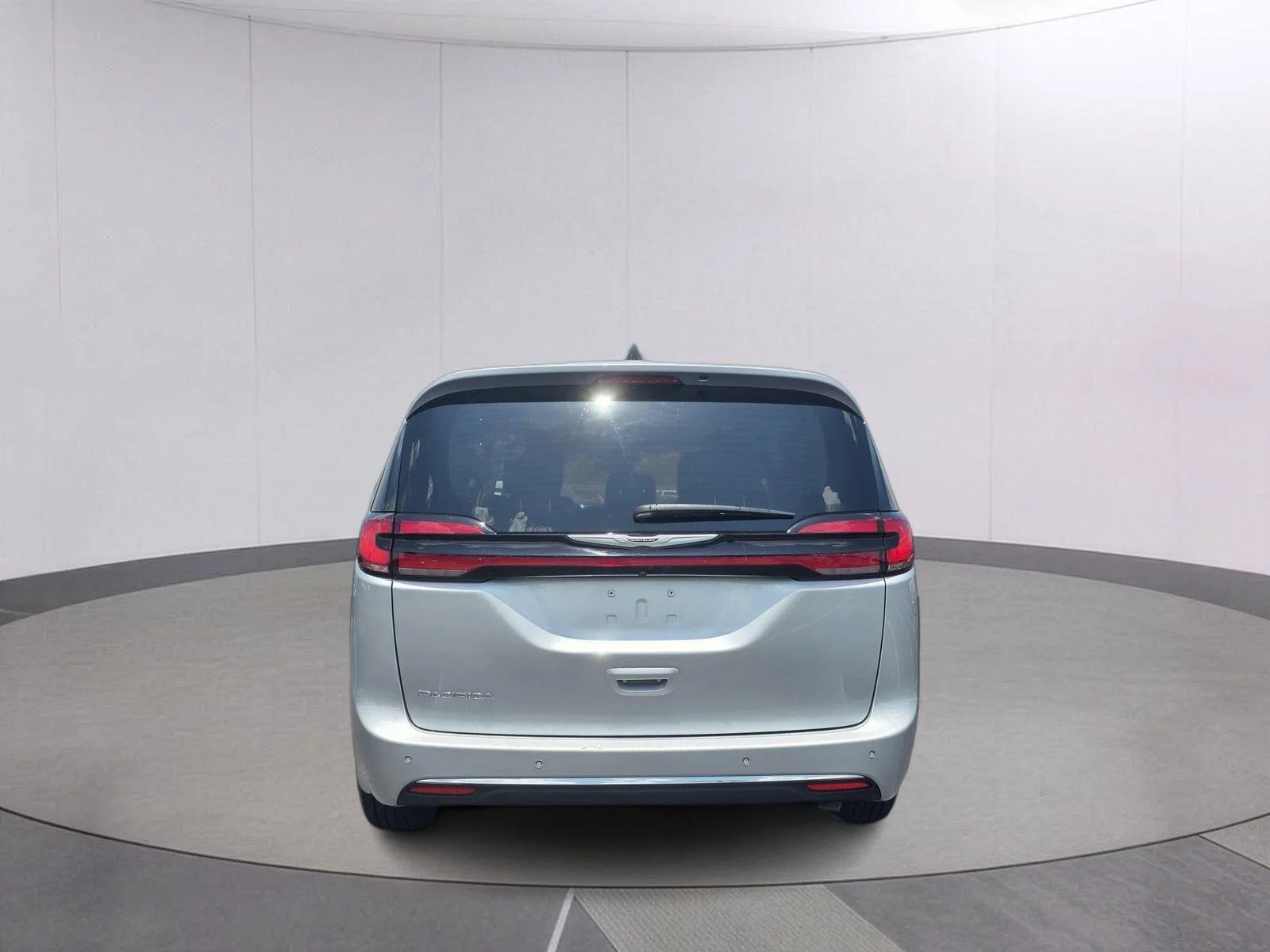 Used 2024 Silver Mist Clearcoat Chrysler Touring L image 6