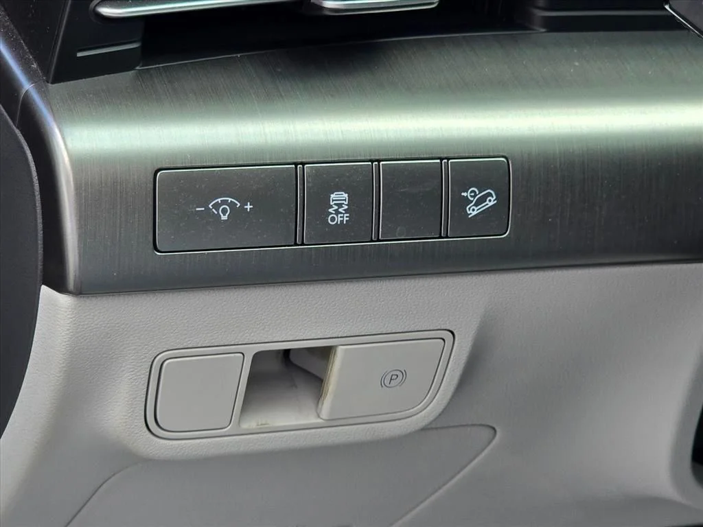 Used 2025 Gray Hyundai SEL image 8