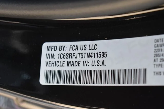 New 2026 Diamond Black Crystal Pearl-Coat Exterior Paint RAM Laramie image 45