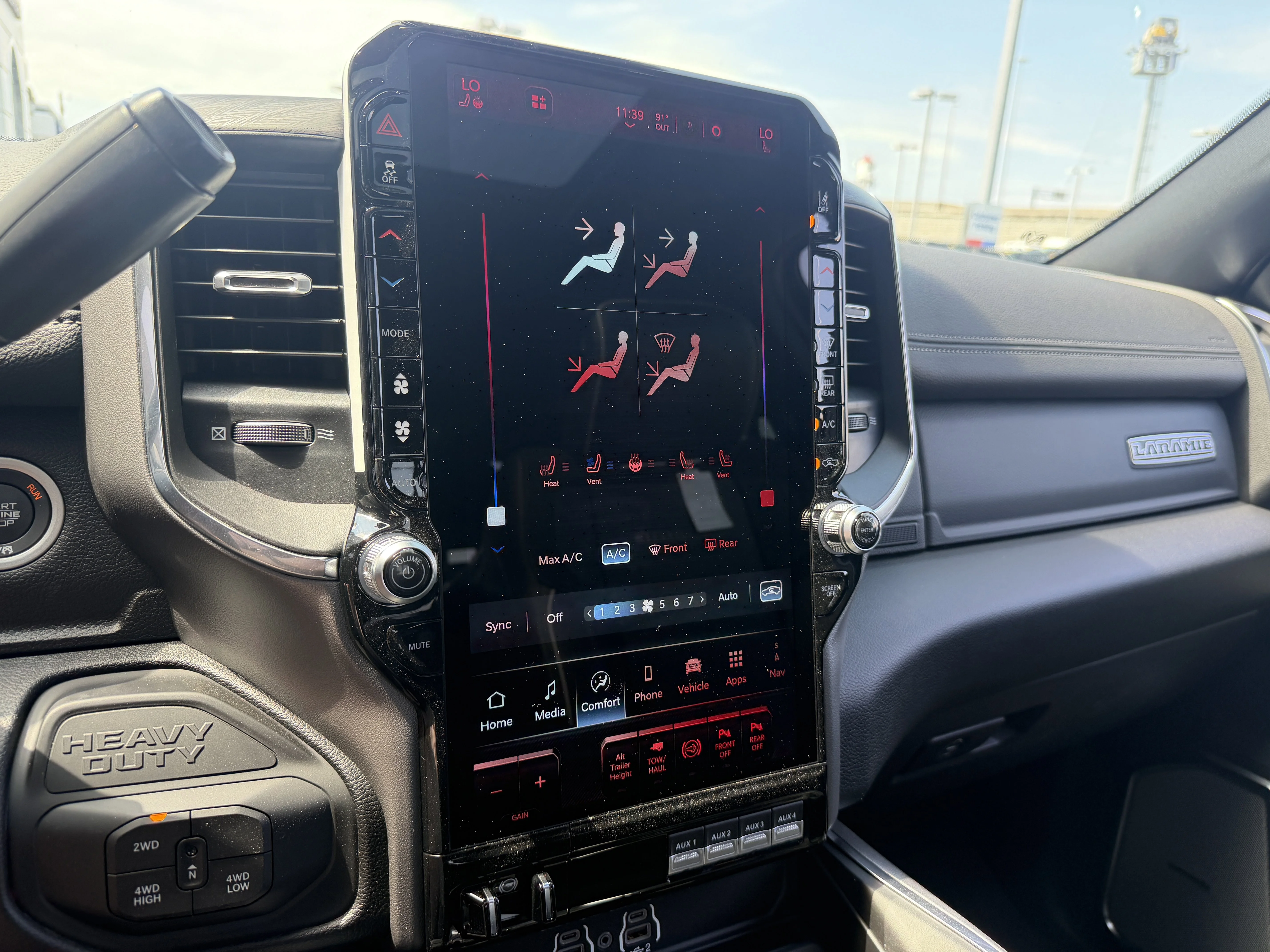 New 2026 Diamond Black Crystal Pearl-Coat Exterior Paint RAM Laramie image 44