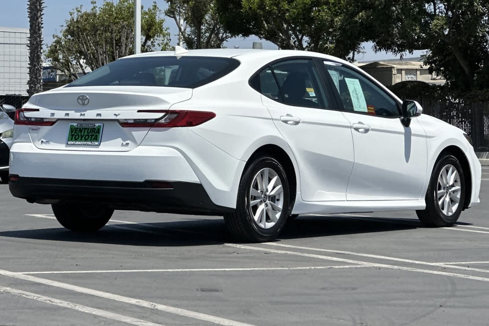 Used 2025 Ice Cap Toyota LE image 4