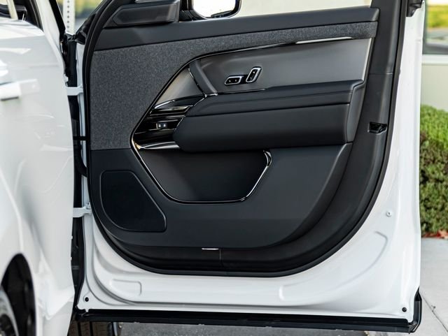 New 2026 Fuji White Land Rover SE image 30