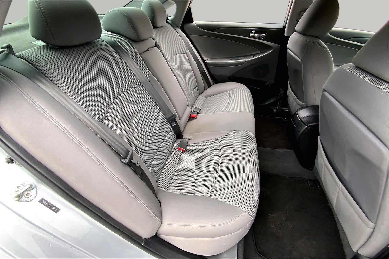 Used 2012 Radiant Silver Hyundai GLS image 19