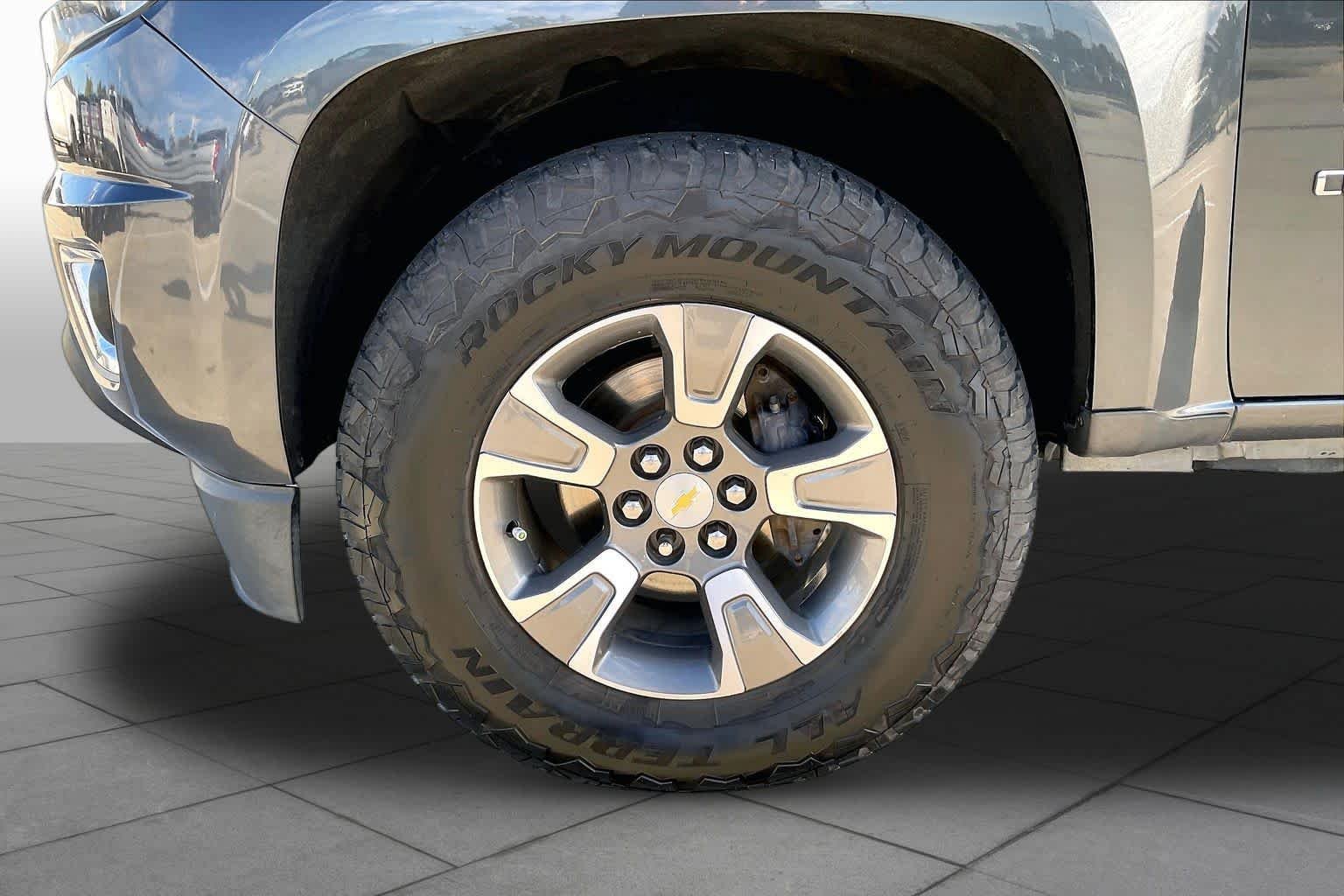 Used 2016 Cyber Gray Metallic Chevrolet 4WD Z71 image 11