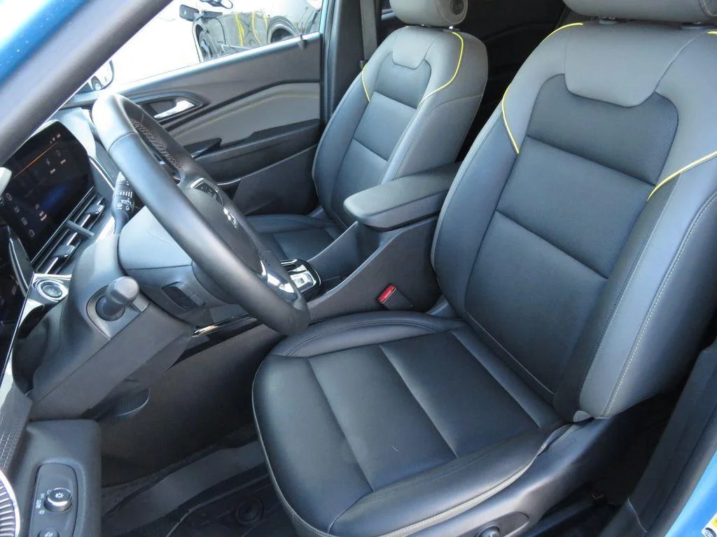 Used 2025 Marina Blue Chevrolet ACTIV image 21