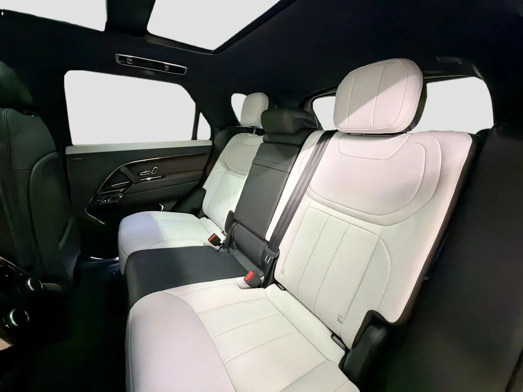 Used 2026 White Land Rover Dynamic SE image 25
