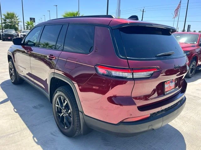 Used 2025 Red Jeep Altitude X image 3
