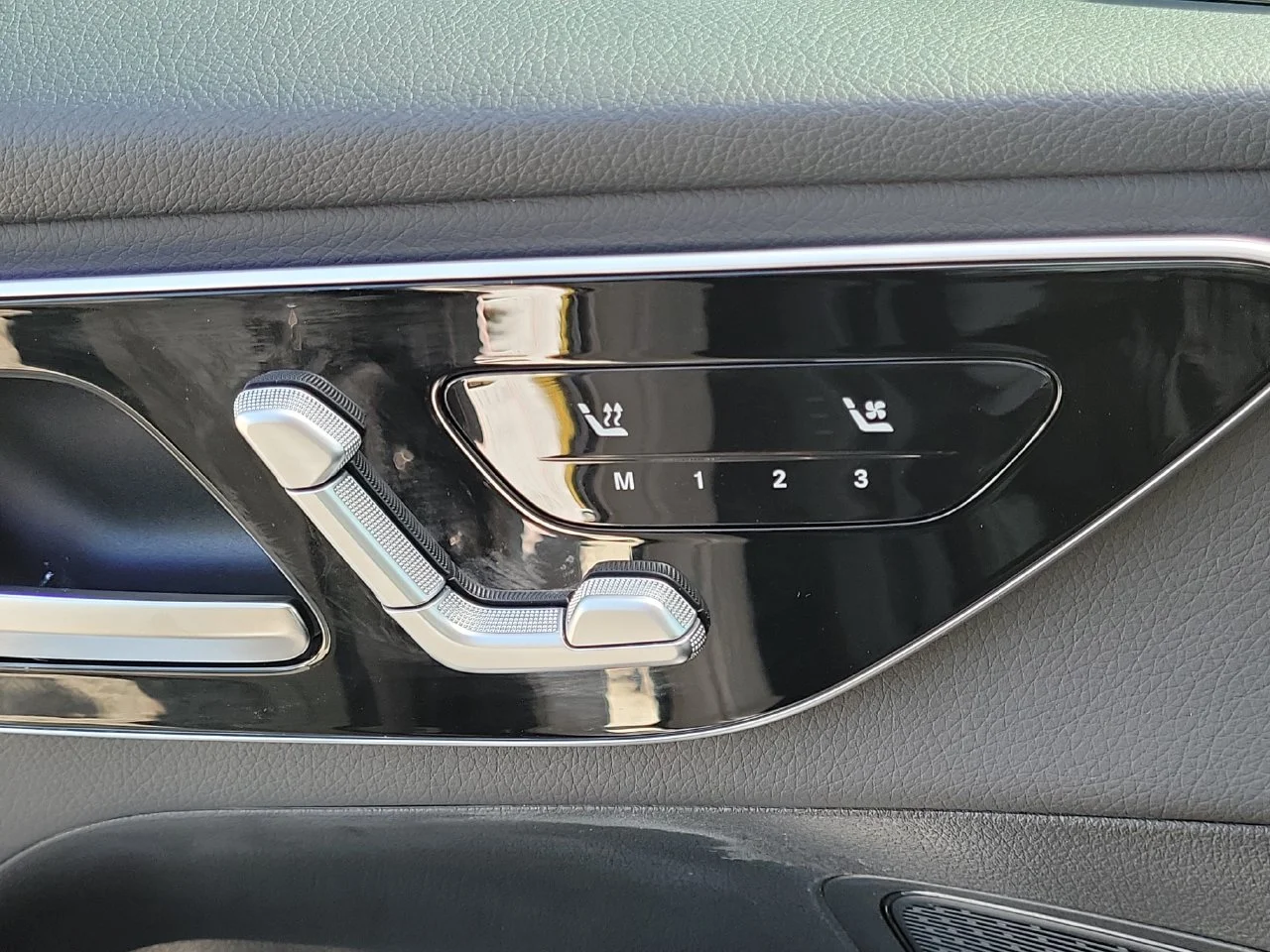 Certified Used 2026 Gray Mercedes-Benz GLC 300 image 24