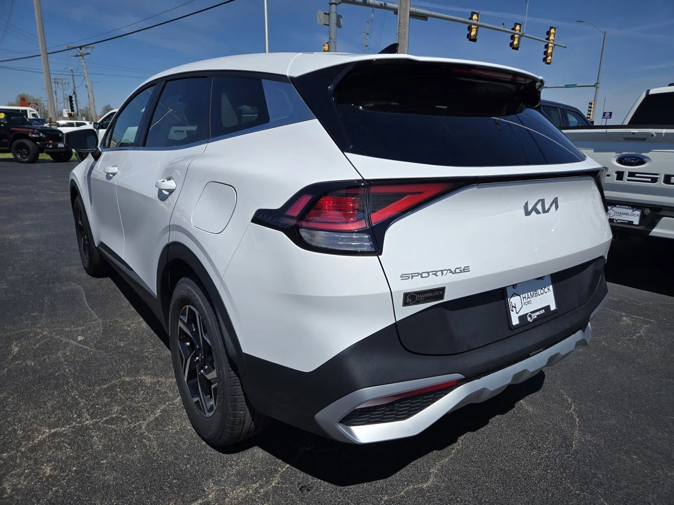 Used 2025 Glacial White Pearl Kia LX image 6