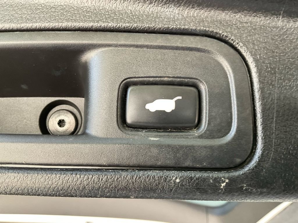 Used 2017 White Honda EX-L image 32