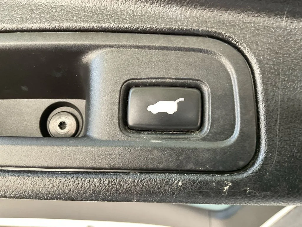 Used 2017 White Honda EX-L image 32