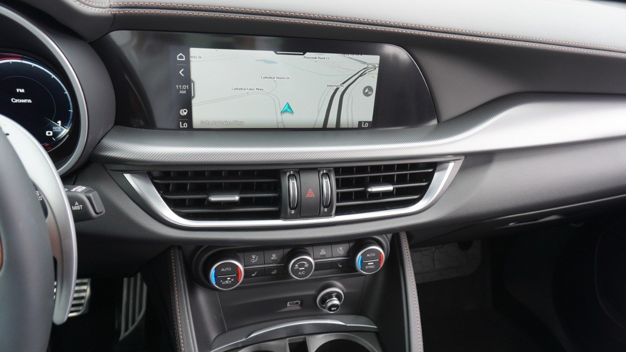 Used 2025 Red Alfa Romeo Intensa image 16