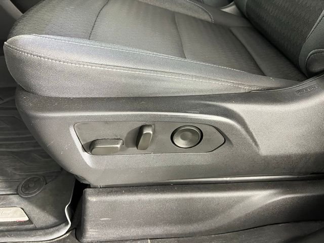 Used 2023 Silver GMC Elevation image 17