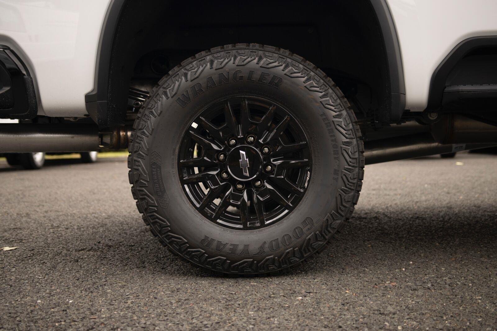 2026 Chevrolet Silverado 2500 HD ZR2 - Photo 11