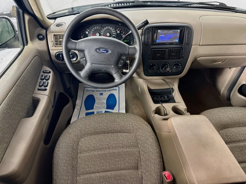 Used 2004 Pueblo Gold Clearcoat Metallic Ford XLS image 26